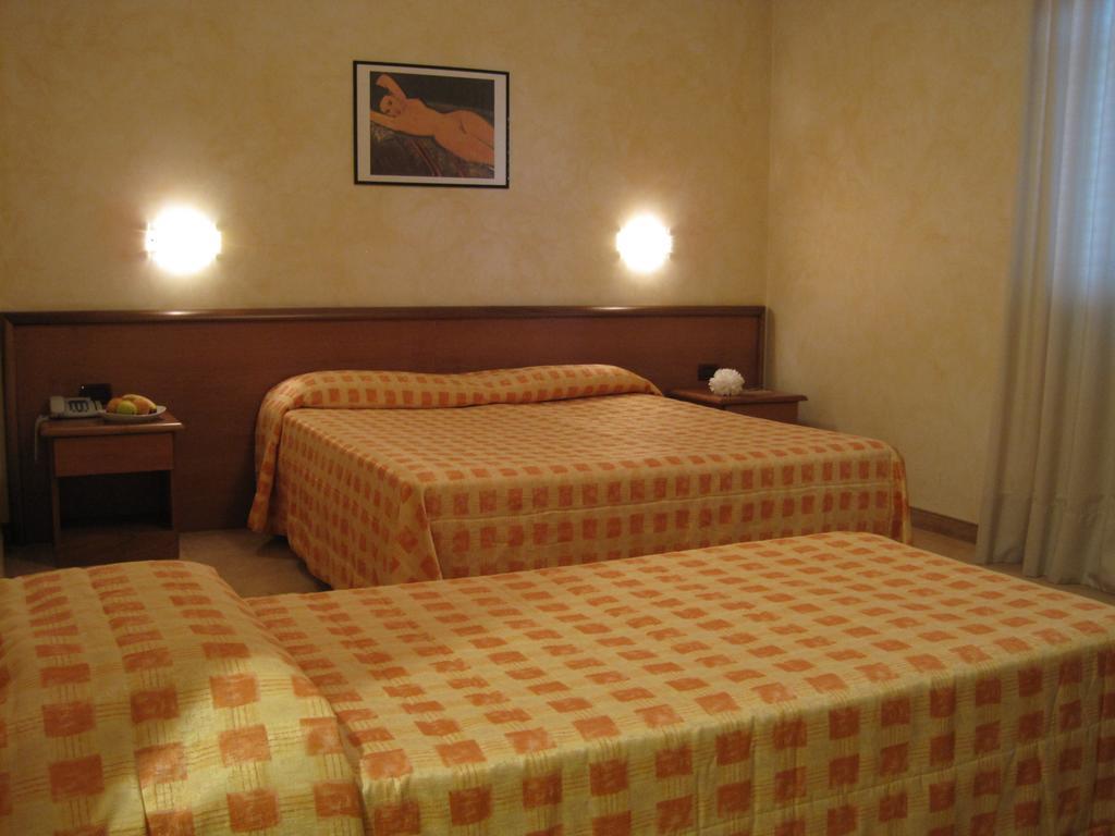קרמניולה Hotel Italia חדר תמונה