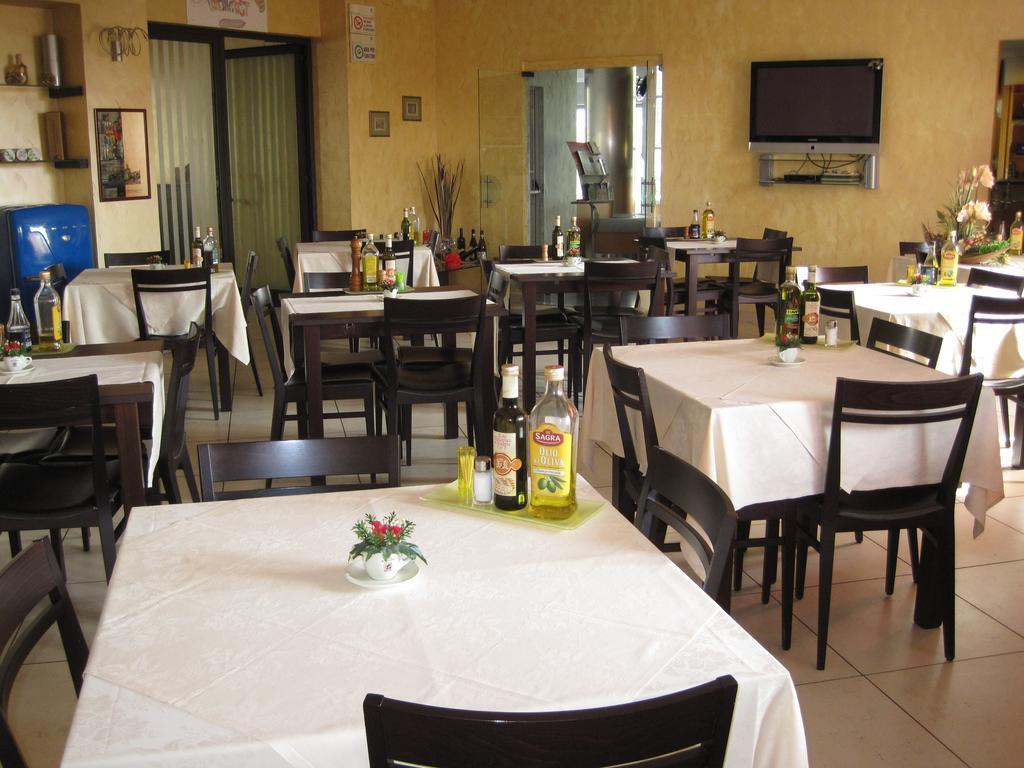 קרמניולה Hotel Italia מראה חיצוני תמונה