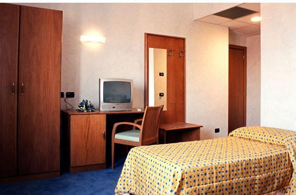 קרמניולה Hotel Italia חדר תמונה