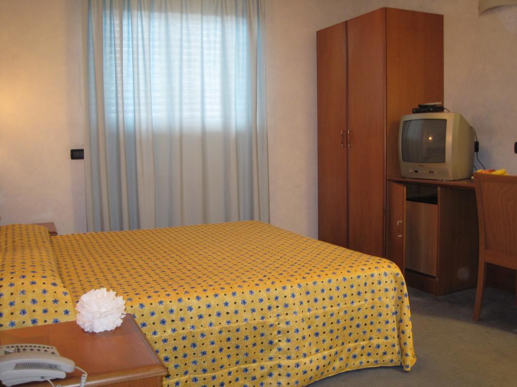 קרמניולה Hotel Italia חדר תמונה