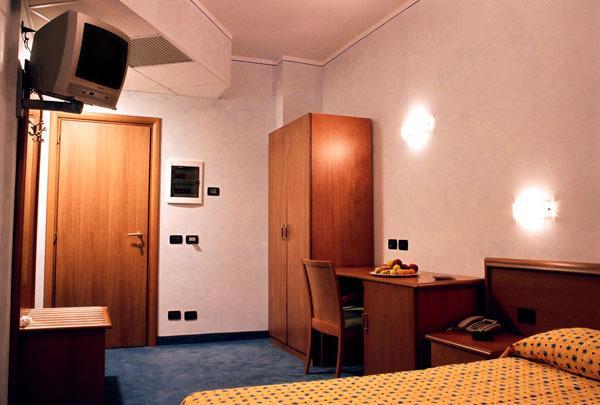 קרמניולה Hotel Italia חדר תמונה