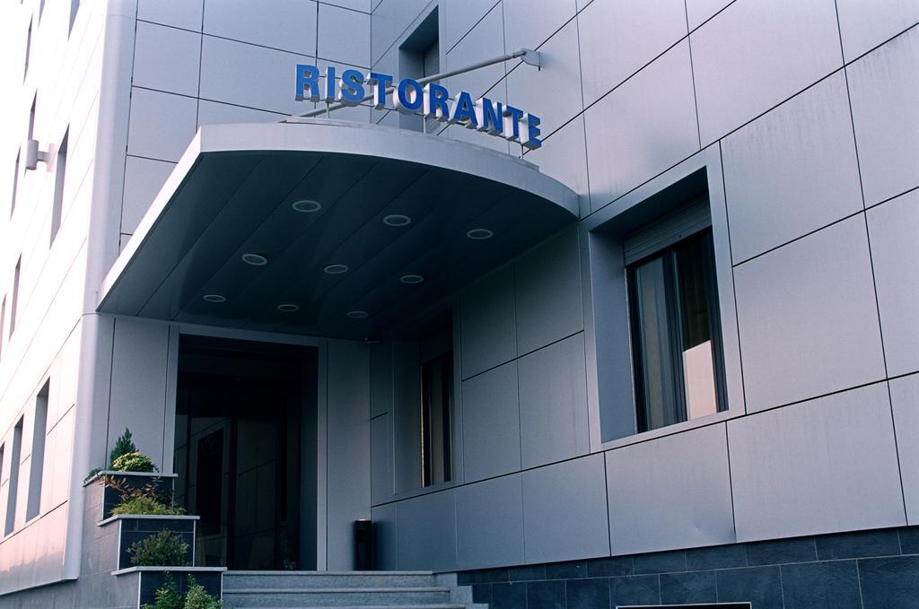 קרמניולה Hotel Italia מראה חיצוני תמונה