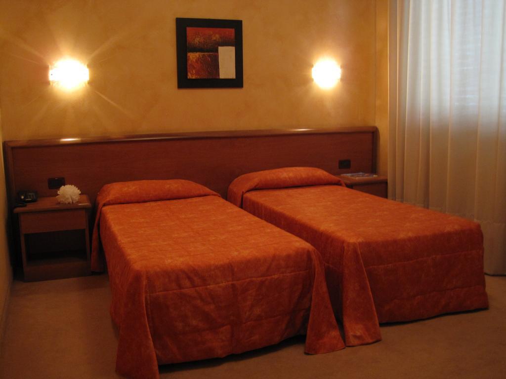 קרמניולה Hotel Italia חדר תמונה