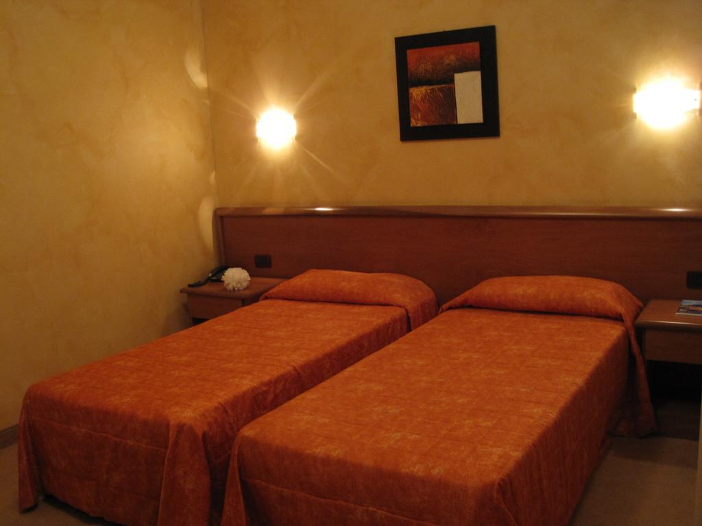 קרמניולה Hotel Italia חדר תמונה
