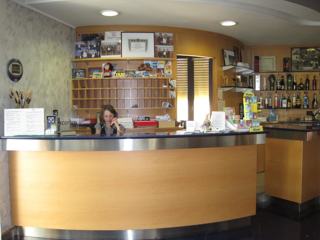 קרמניולה Hotel Italia מראה חיצוני תמונה